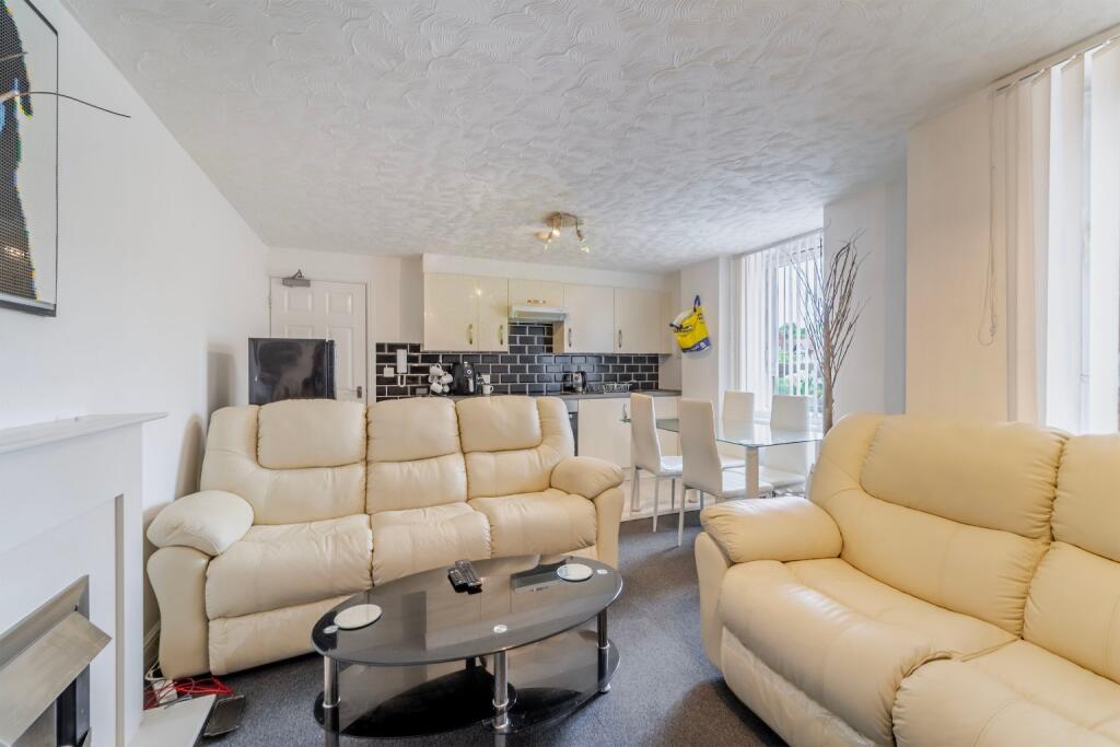 Apartment in Nottingham - View 3