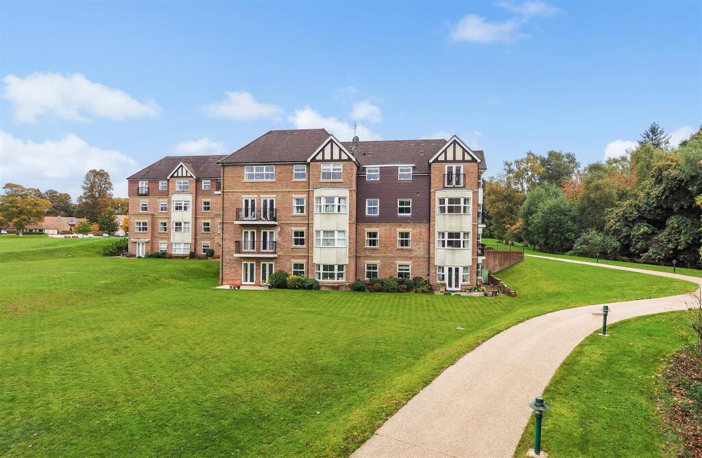 2-bed house on Tudor Court, Liphook, £370,000