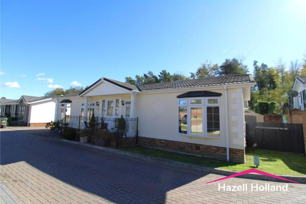 2-bed caravan on Meadow View, Pilgrims Retreat, Harrietsham, Maidstone, £230,000