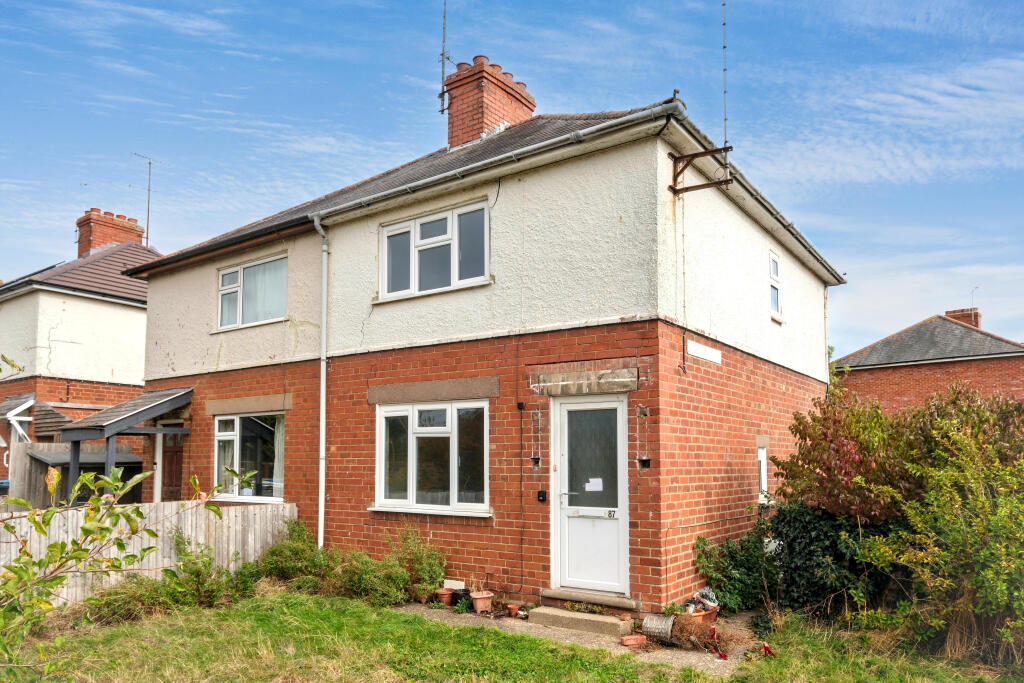 3-bed semi-detached on 87 Bradwell Road, Bradville, Milton Keynes, MK13 7AX, £160,000