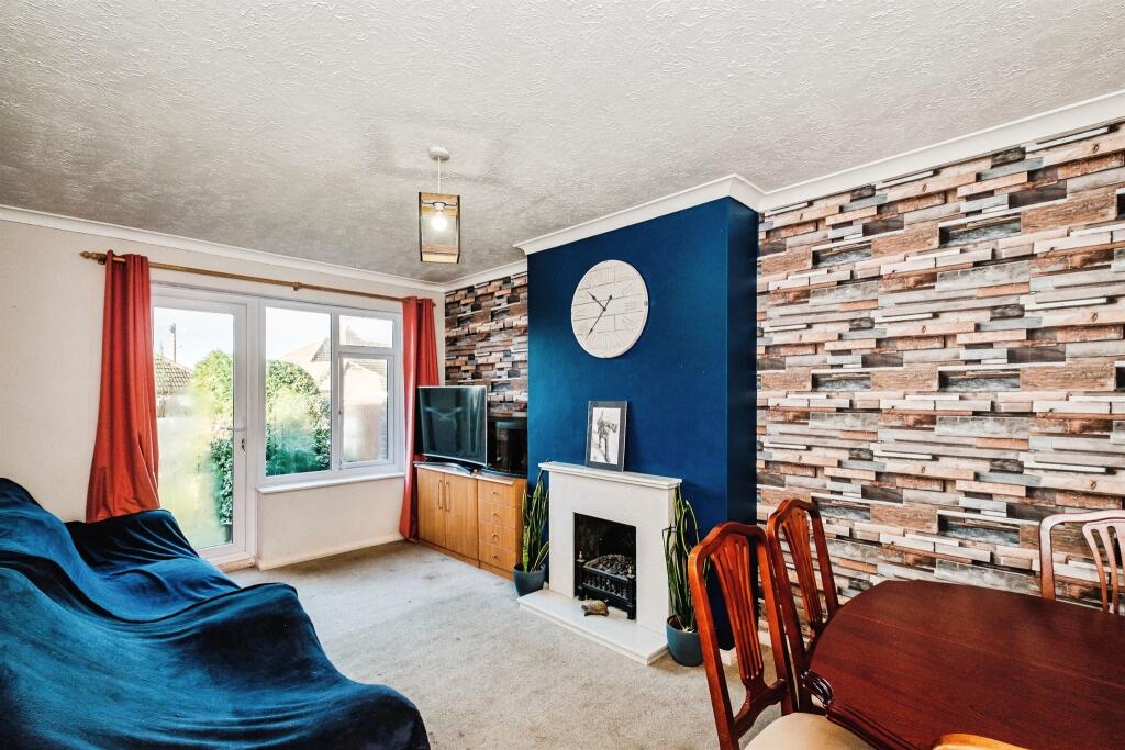 Selsey Close, WORTHING photo 2