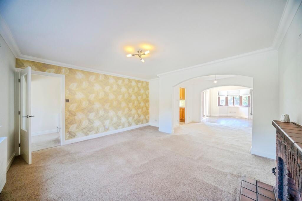 House in Irthlingborough, North Northamptonshire - More