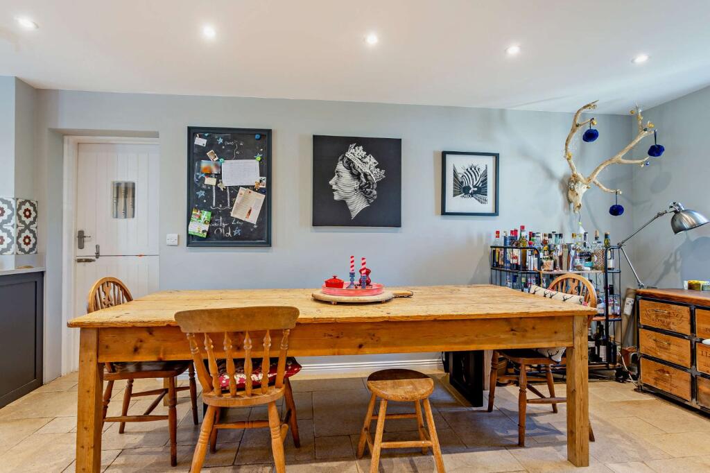 The Wern, Lechlade, Gloucestershire, GL7 photo 4
