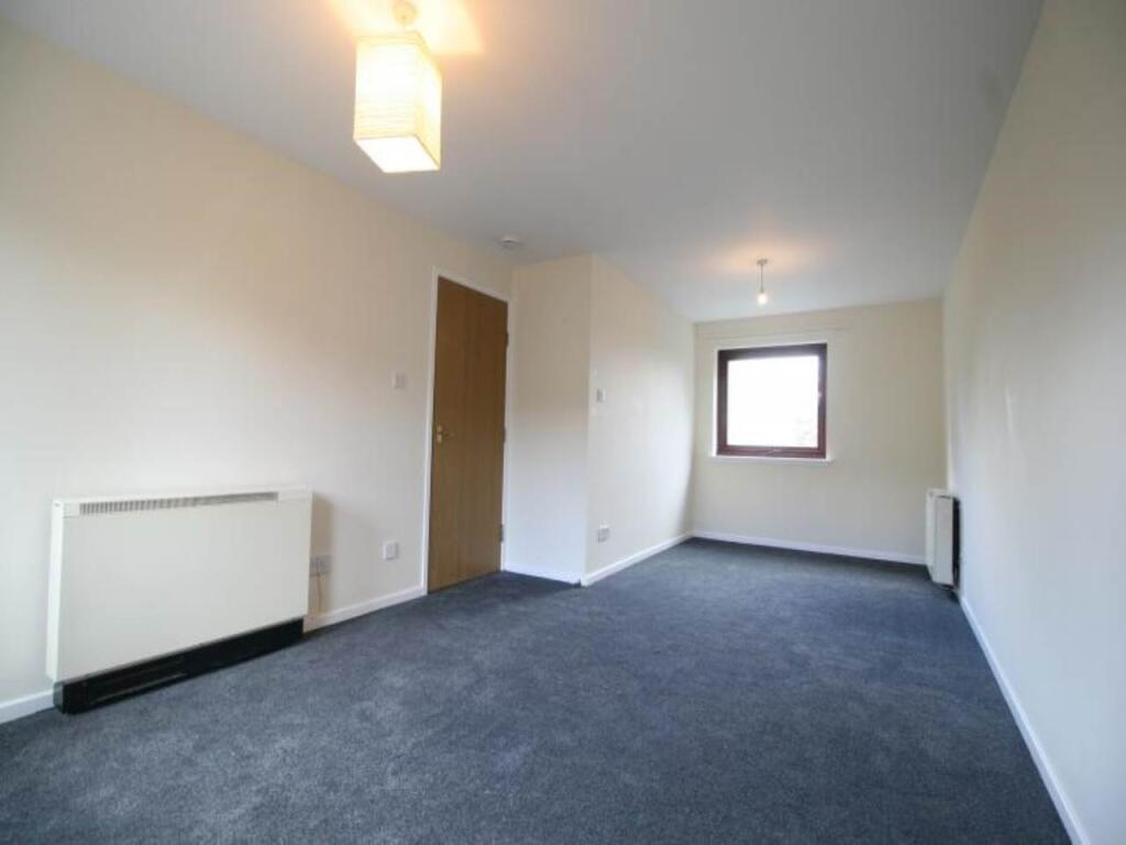 Apartment in Edinburgh, Corstorphine - View 3