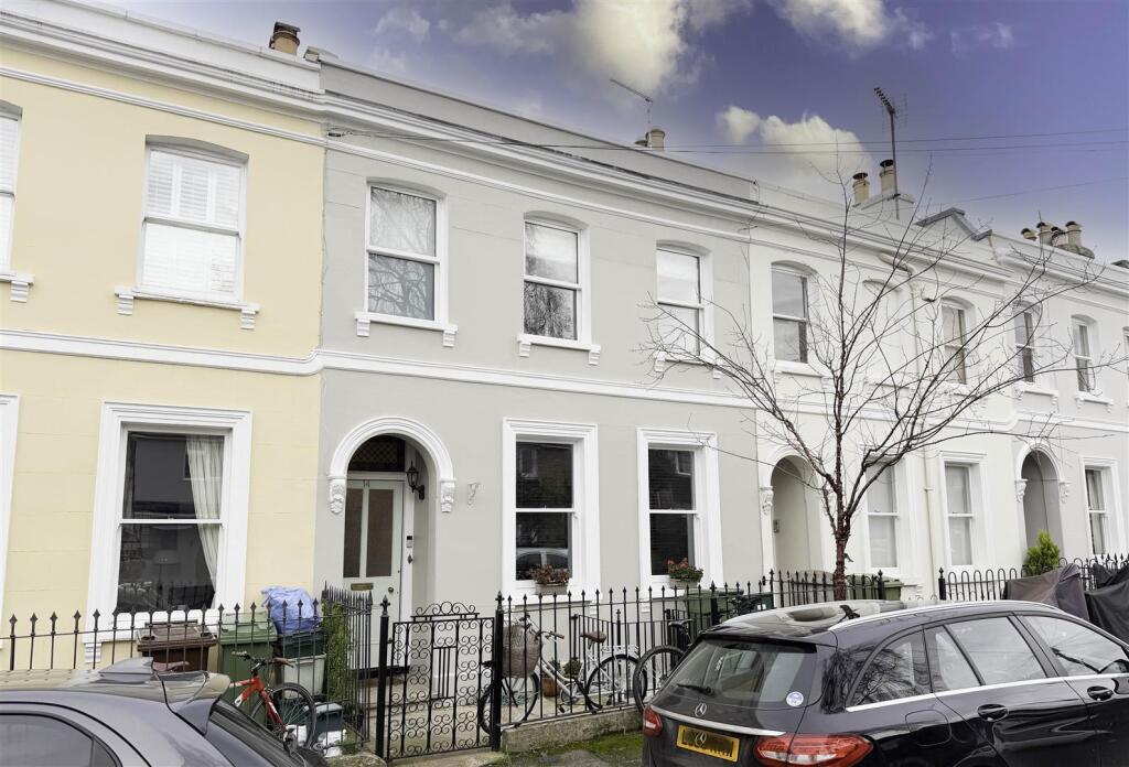 Main image of property: Victoria Terrace, Cheltenham GL52 6BN