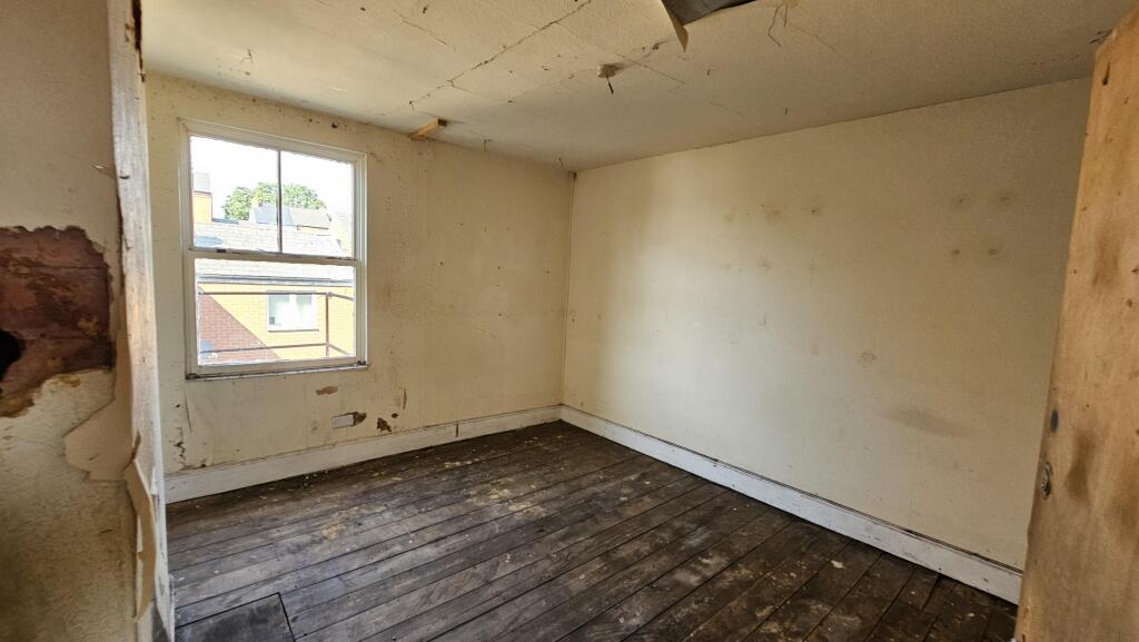 House in Nottingham, Hyson Green - View 4