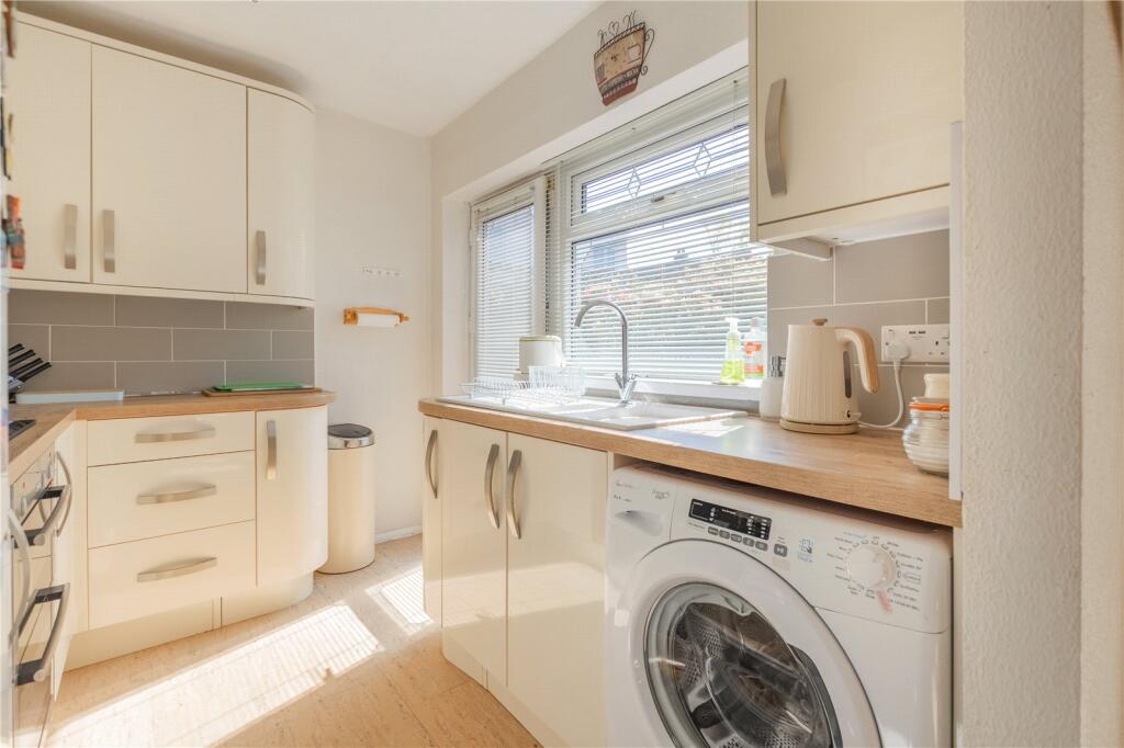 Cherrington Drive, Castleton, Rochdale, OL11 photo 3