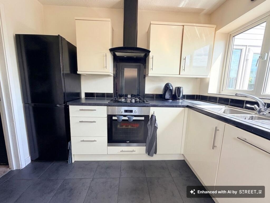 House in Nuneaton and Bedworth, Warwickshire - View 3