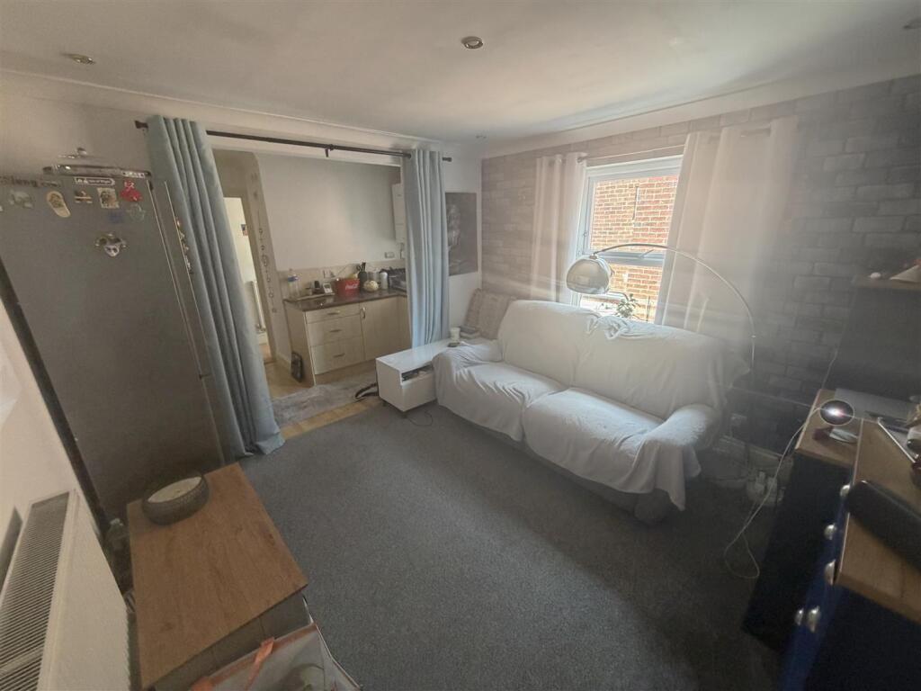 Apartment in Southampton - View 3