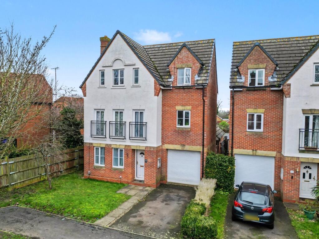 4-bed house on Kristiansand Way, Letchworth Garden City, SG6, £500,000