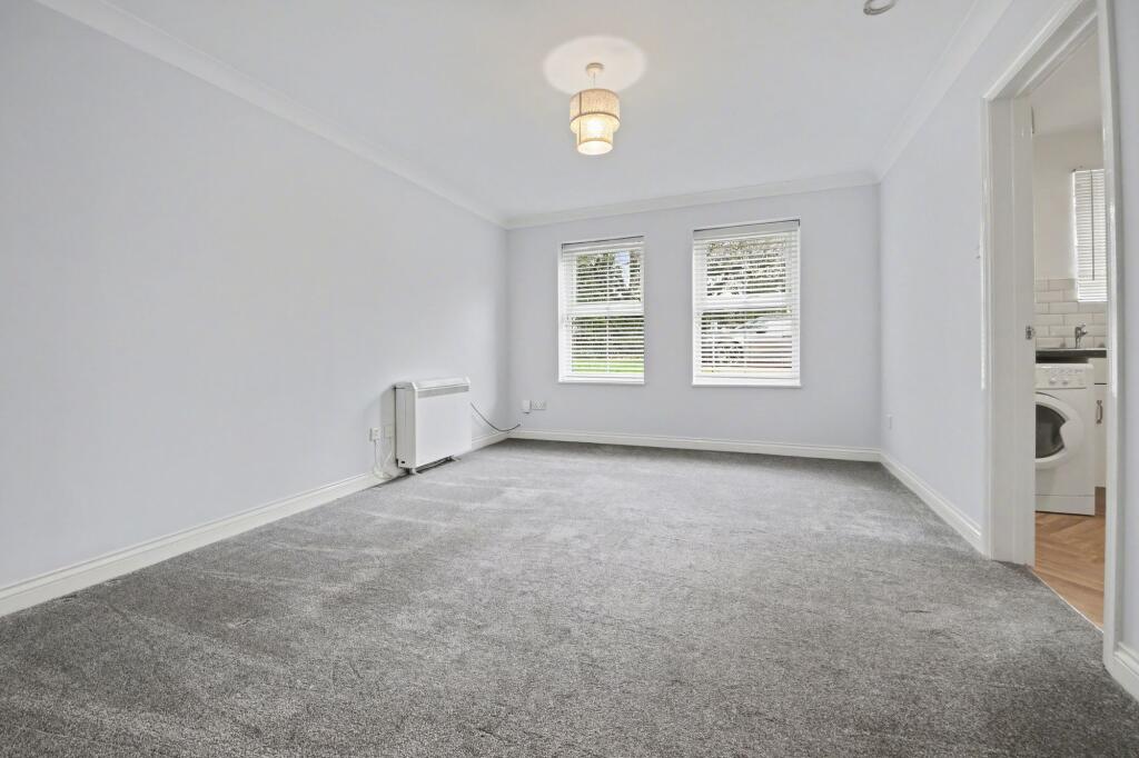 96 Midanbury Lane, Bitterne, SO18 photo 2