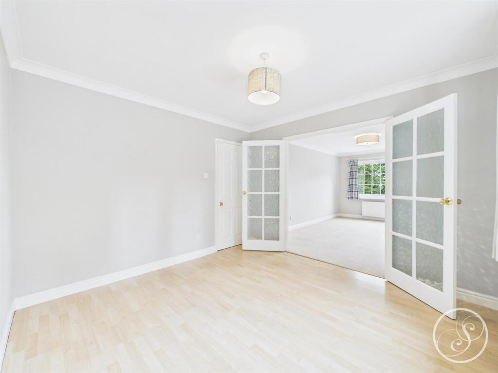 Apartment in Leeds, Alwoodley - More