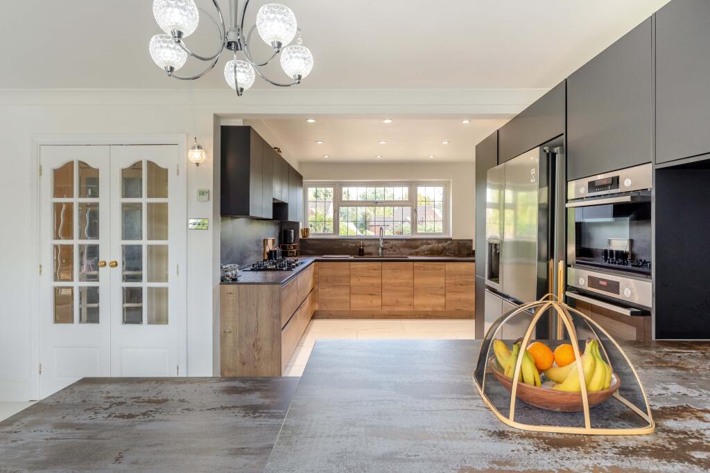 House in Farnham Common, Wexham Street, Stoke Poges - View 5