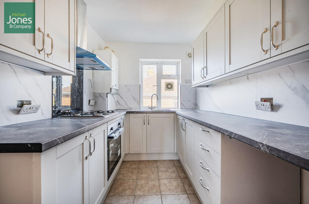 Apartment in Adur, Lancing - View 2