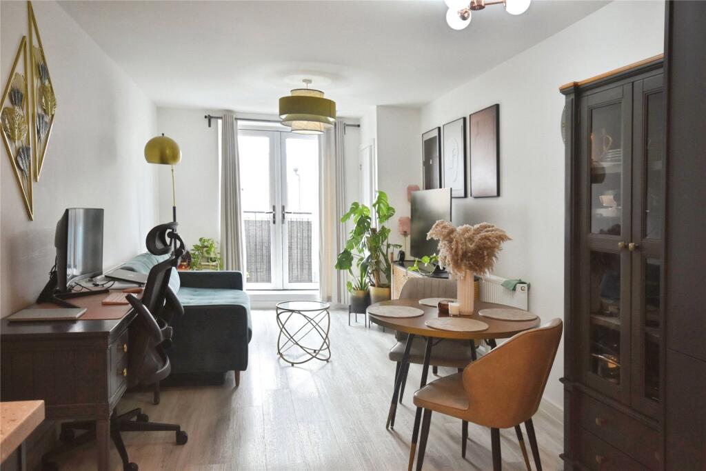 Apartment in Reading - View 5