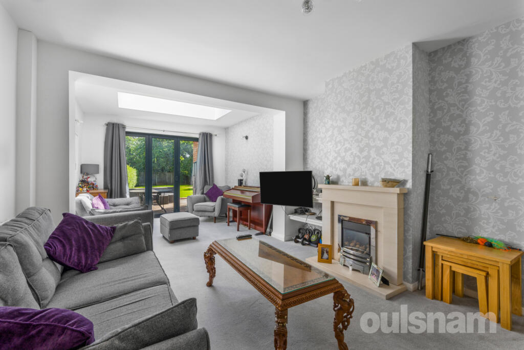 House in Birmingham, Masefield, Northfield - More