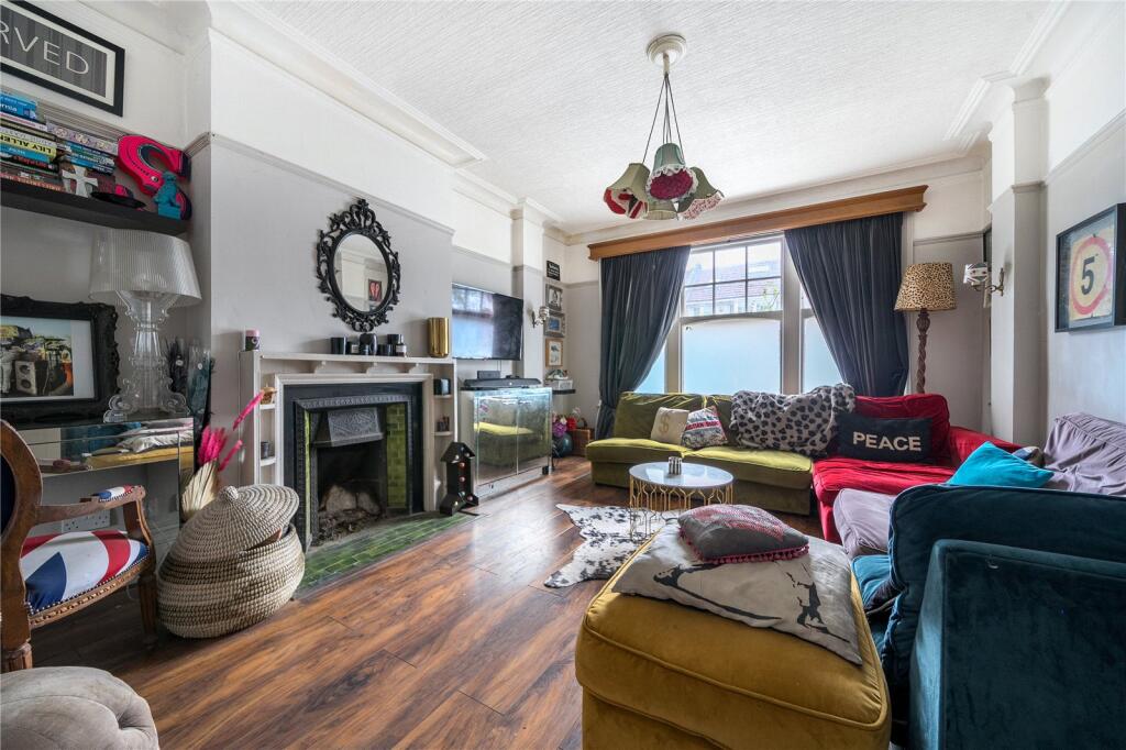 Woodberry Avenue, Winchmore Hill, London, N21 photo 3