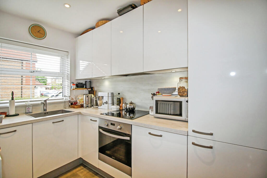 House in Horsham, Highwood - View 4