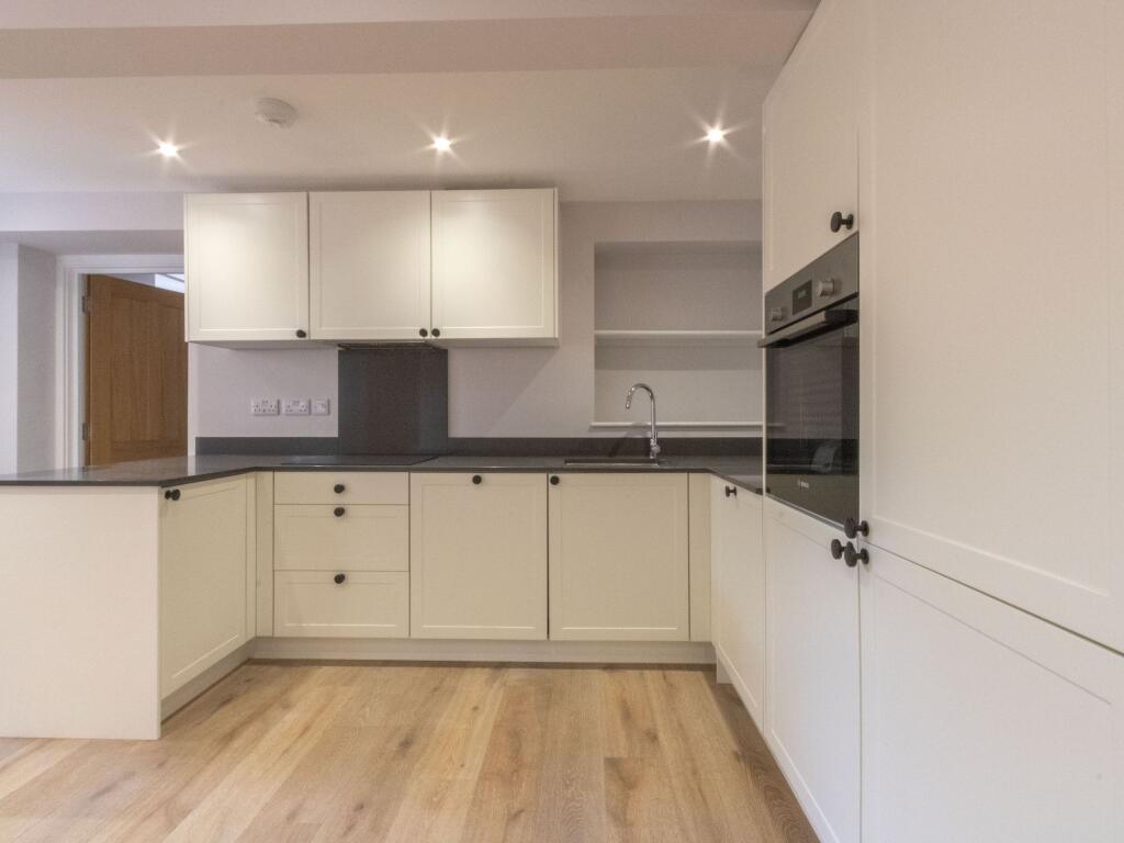 Apartment in Hart, Hartley Wintney - View 4