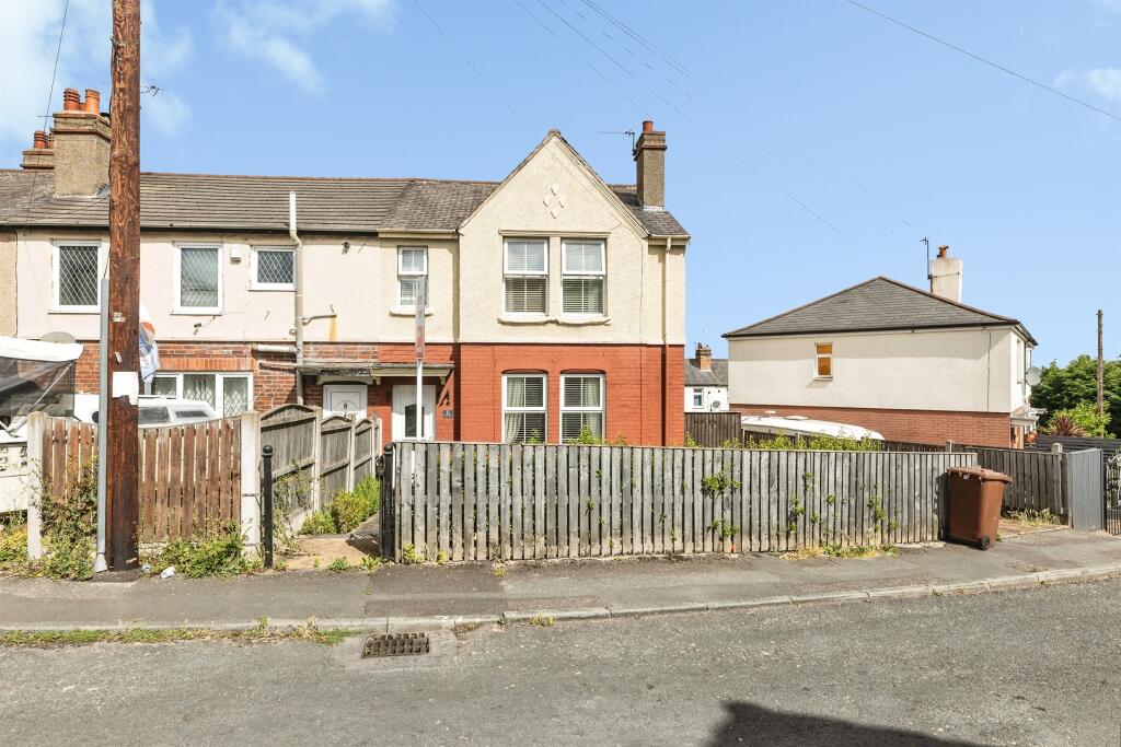 3-bed terraced on Crewe Avenue, Knottingley, £160,000