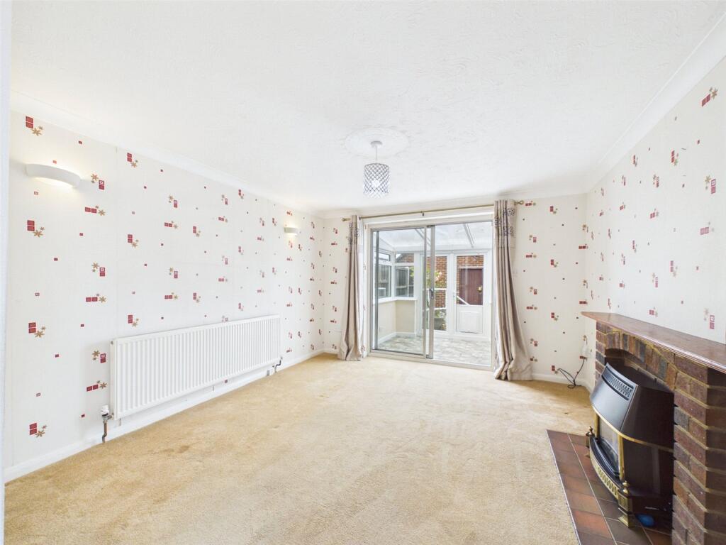 30, Willow Way, Christchurch, Dorset, BH23 photo 4