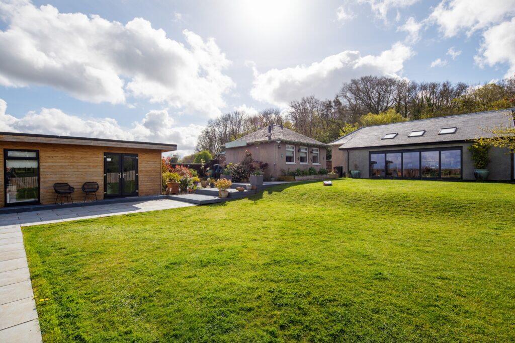 East Birkwood, Waterfoot Road, Thorntonhall photo 2