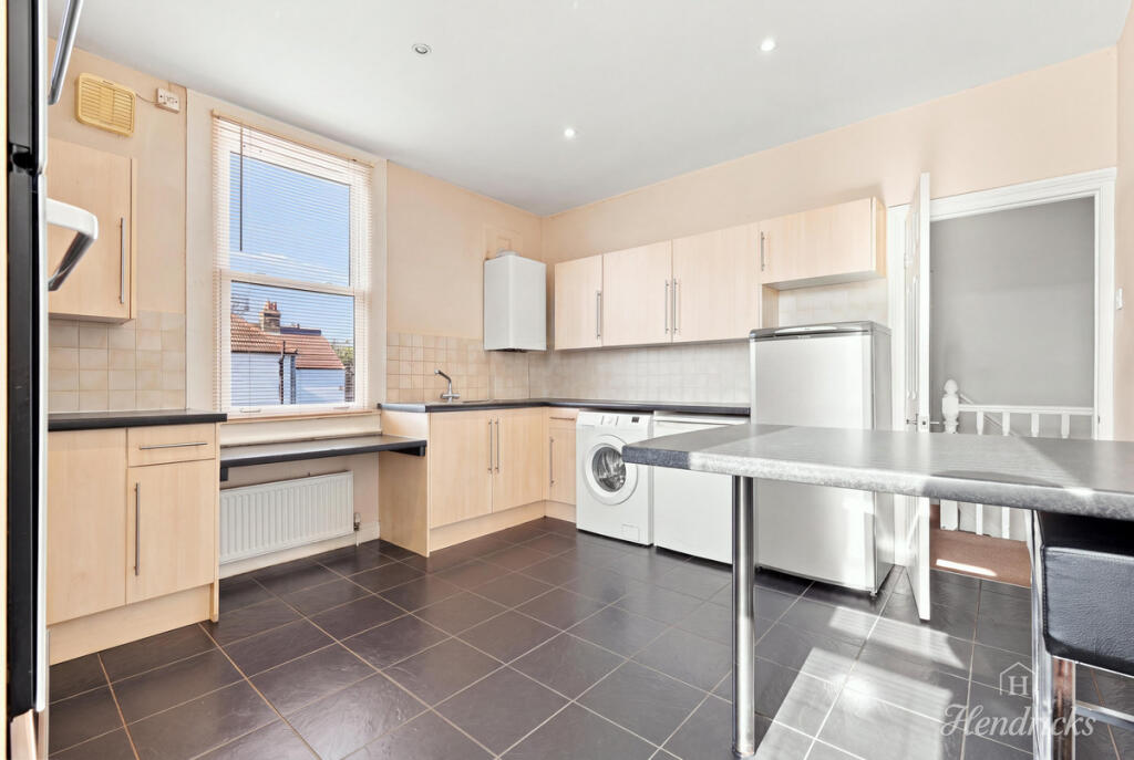 Apartment in Southend-on-Sea - View 5