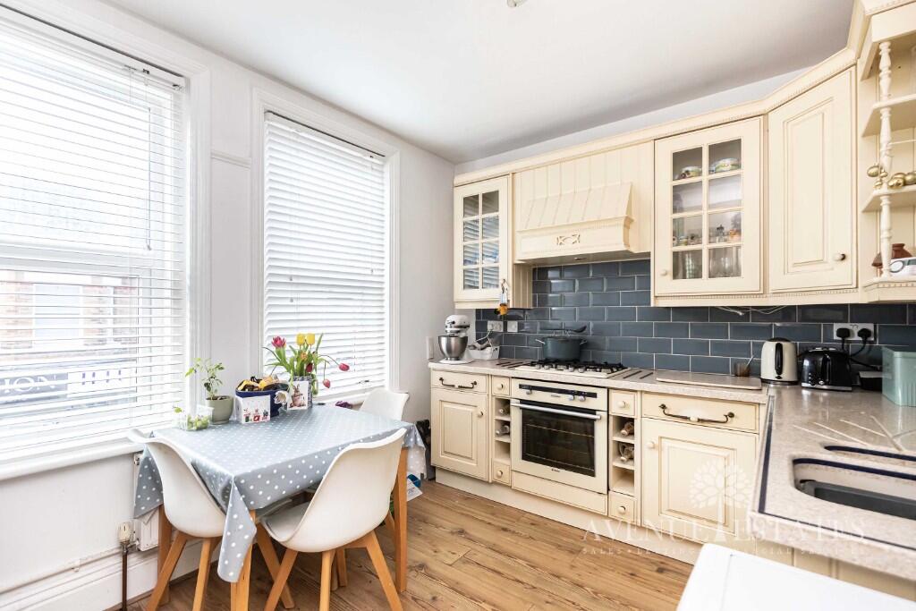 Apartment in Christchurch, Pokesdown, Bournemouth - View 5
