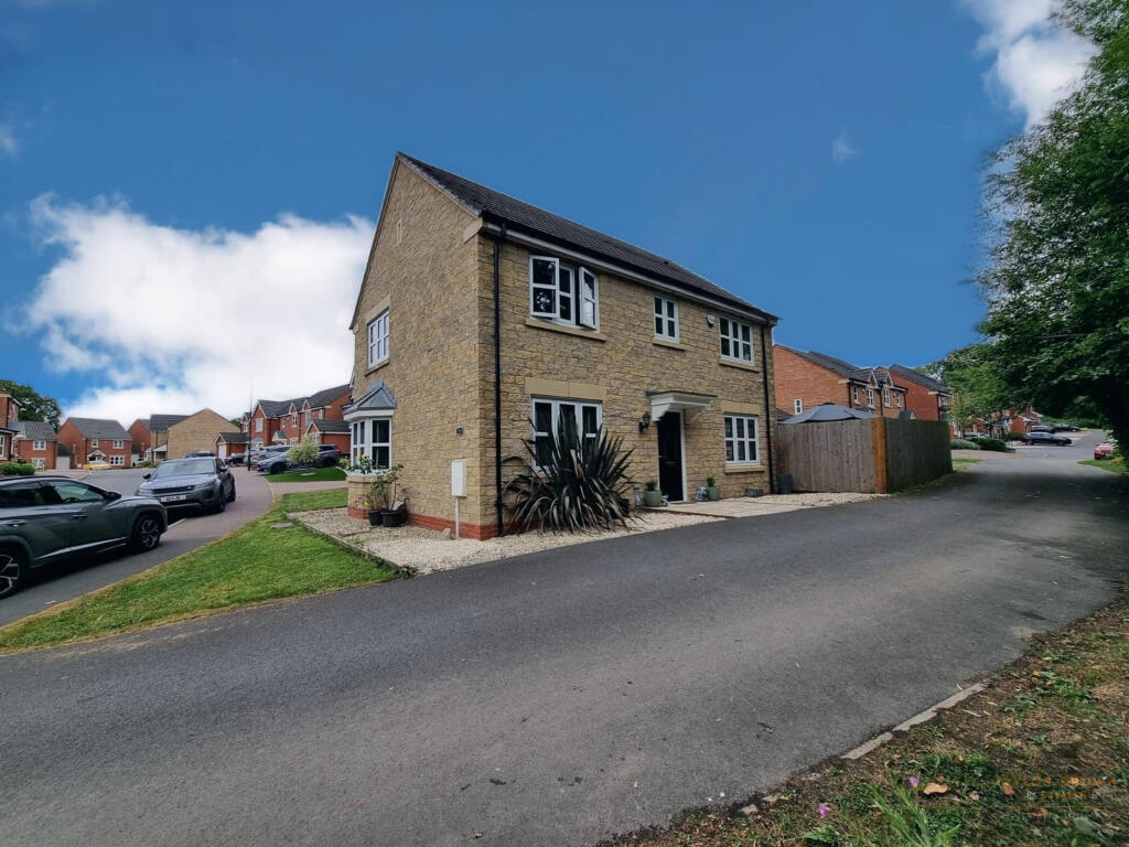 4-bed detached on Clayton Ley Close, Alfreton, Derbyshire, £350,000