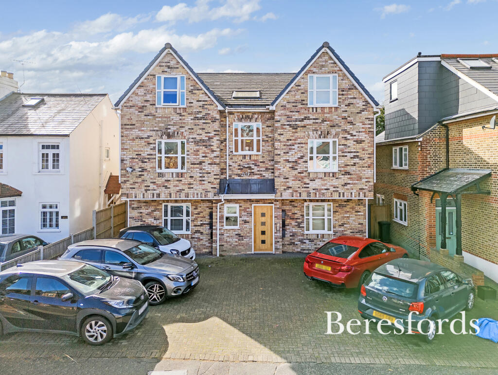 2-bed flat on Ongar Road, Brentwood, CM15, £319,000