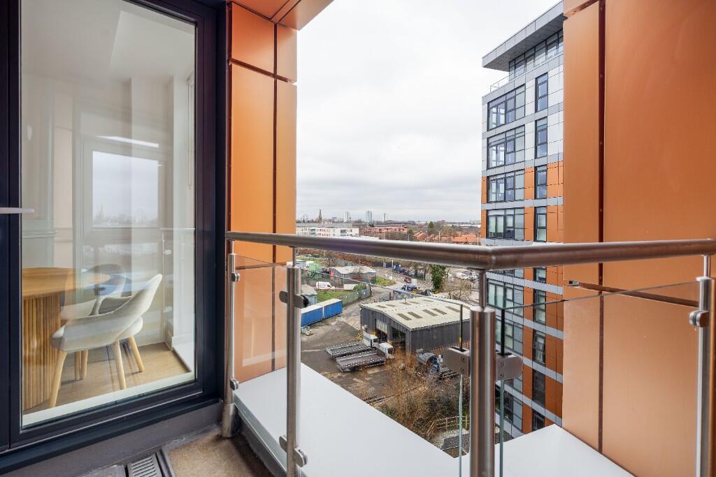 Main image of property: Furness Quay, Manchester, Greater Manchester, M50