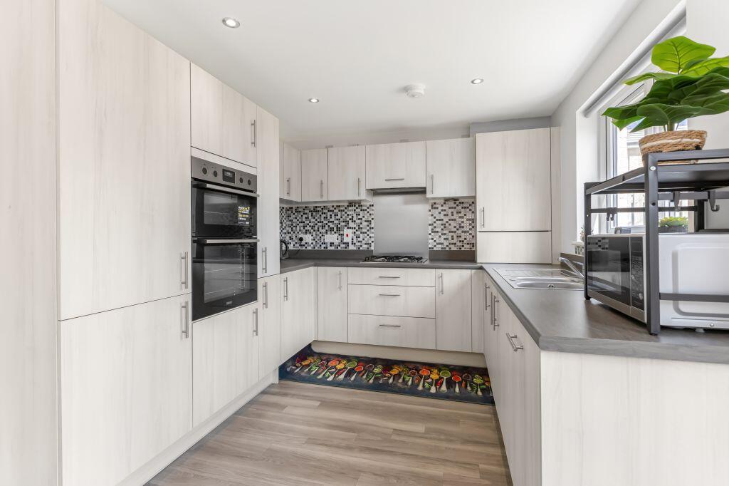 House in Edinburgh, West Craigs - View 5