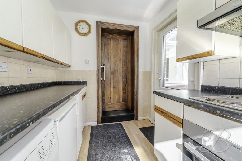 House in Mansfield, Nottinghamshire - View 4