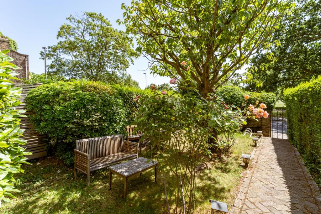 4 bedroom maisonette for rent