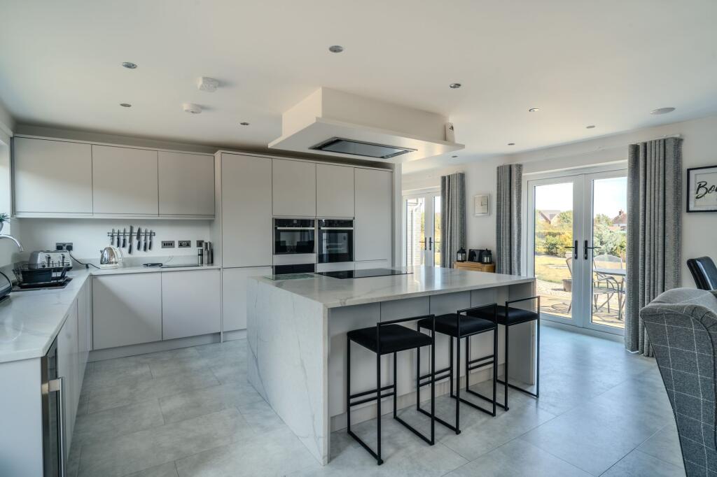 House in Worcester - View 2