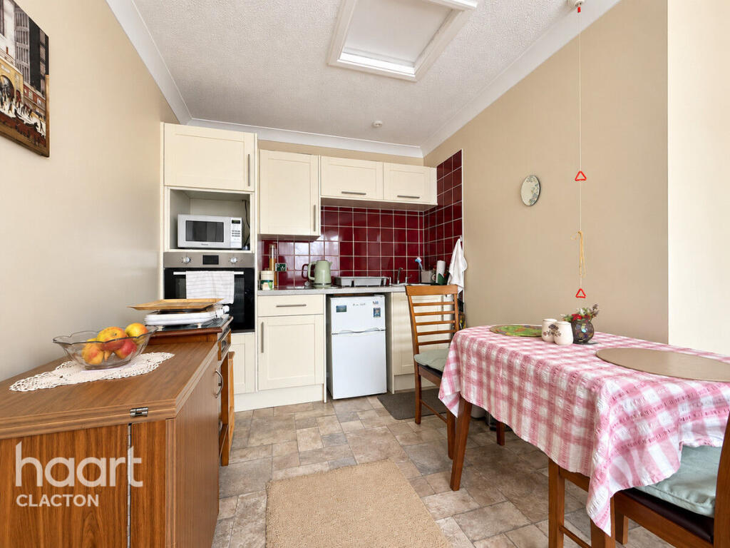 Apartment in Tendring, Essex - View 5