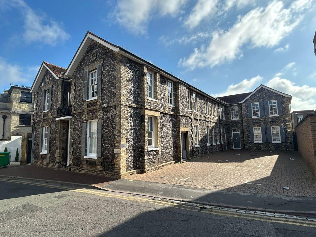 Main image of property: 1 & 1A Park Street, Maidenhead, Berkshire, SL6 1SL