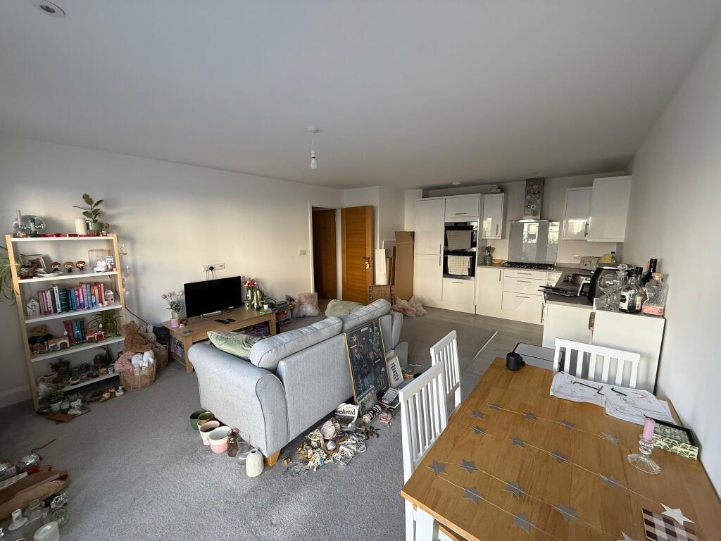 The Avenue, Eastbourne - View 2