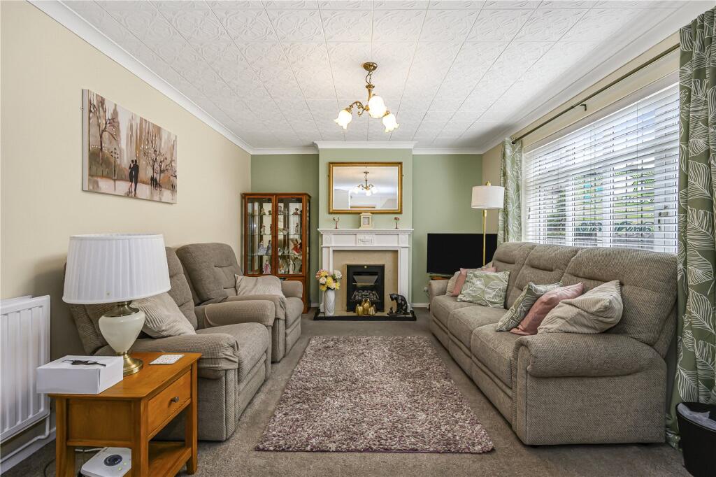 Stanley Avenue, Dagenham, RM8 photo 2