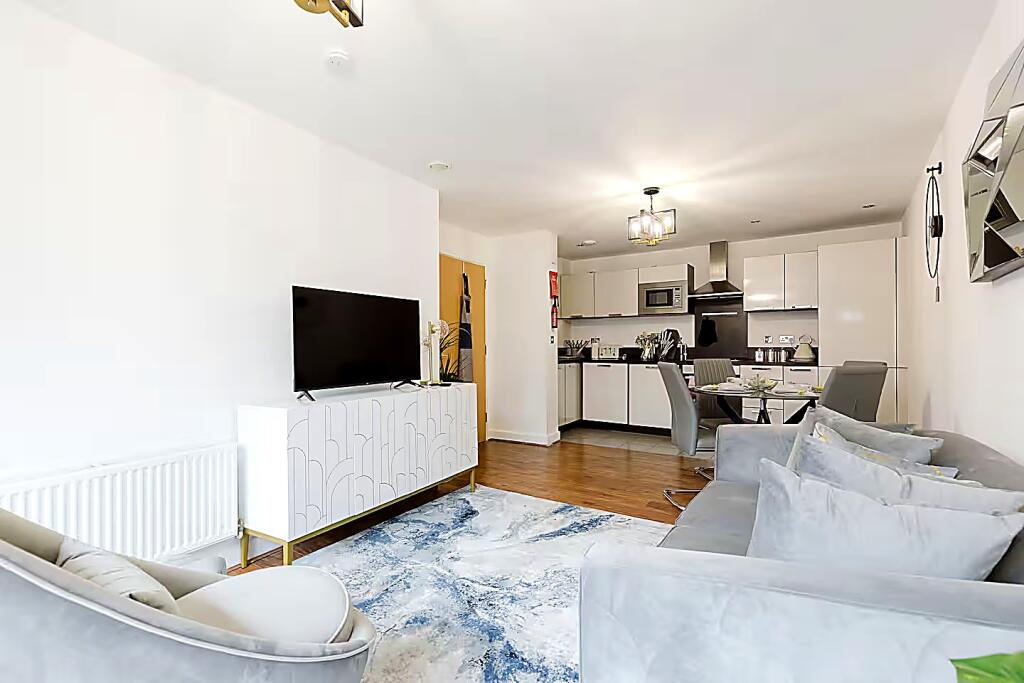 96 Montreal house, London, SE16 7AP photo 4