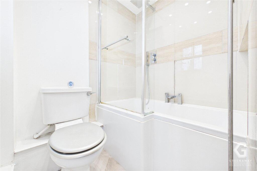 Apartment in Redhill - More
