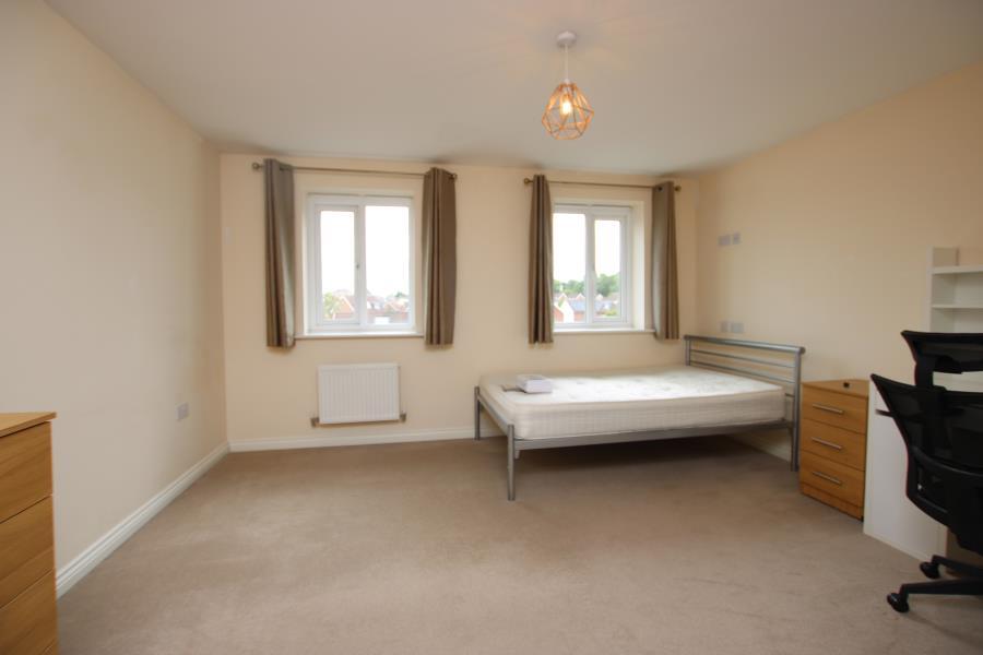 5 bedroom terraced house for rent