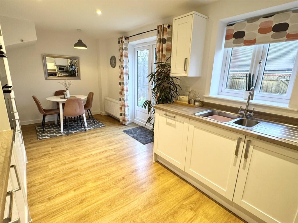 Fisher Court, Chard, Somerset, TA20 photo 4