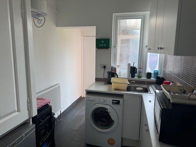 Kitchenette 2.jpg