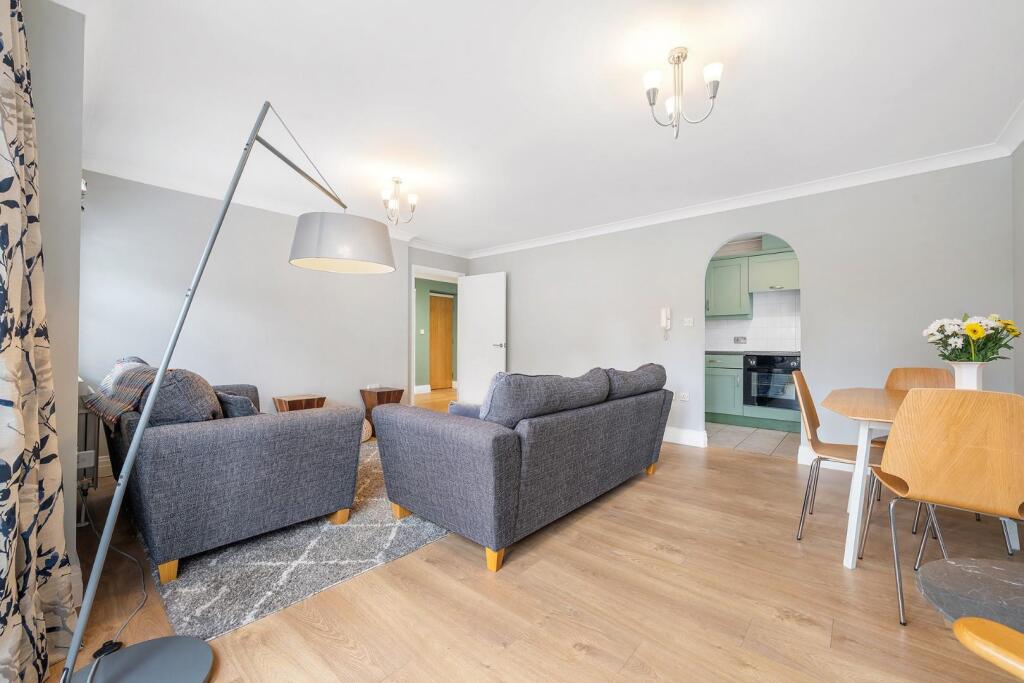 Apartment in London - View 5