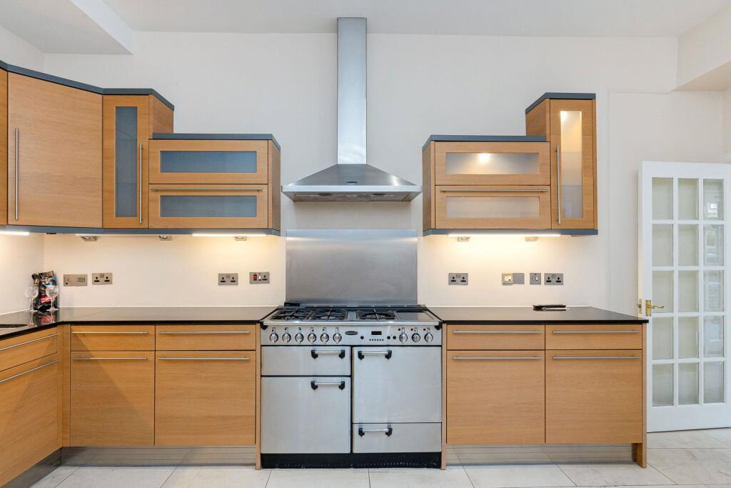 Apartment in Edinburgh - More