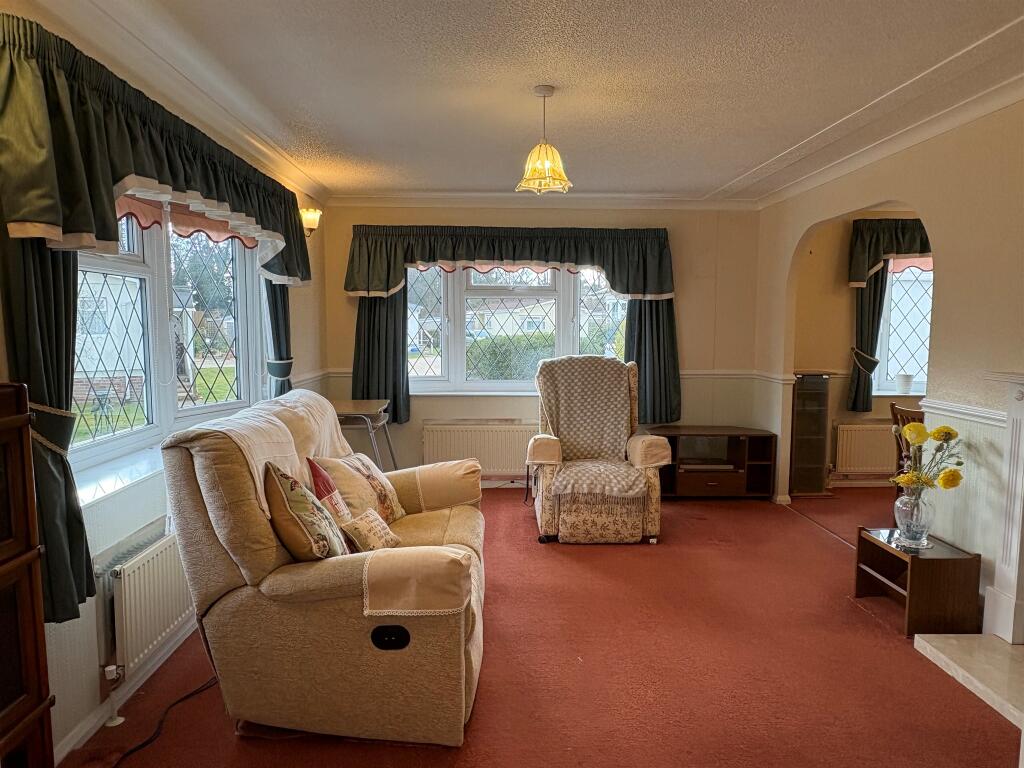 Oaklands Park, Crossways, DORCHESTER photo 2