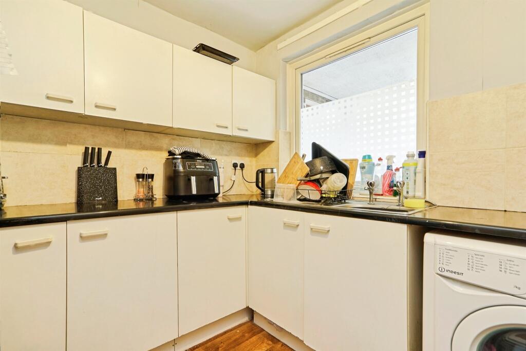 Additional image 4 of Frizley Gardens, BRADFORD
