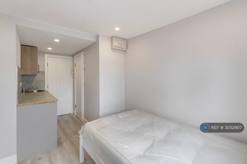 Apartment in London - View 2