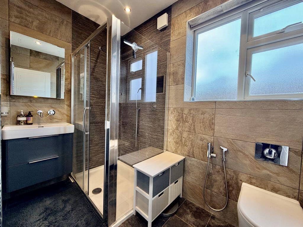Flackwell Heath - 4 Bedrooms - View 3